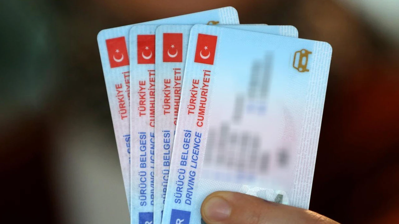 Ehliyetlerle ilgili önemli gelişme! Son tarihi kaçırmayın, para cezası var