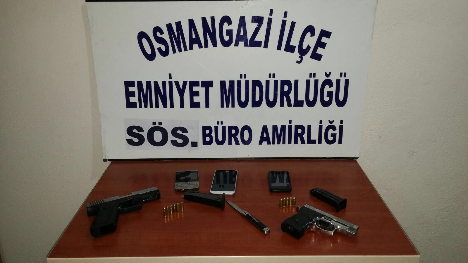 El ve ayaklarını bağlayıp, dövdüler, para ve cep telefonlarını gasp ettiler