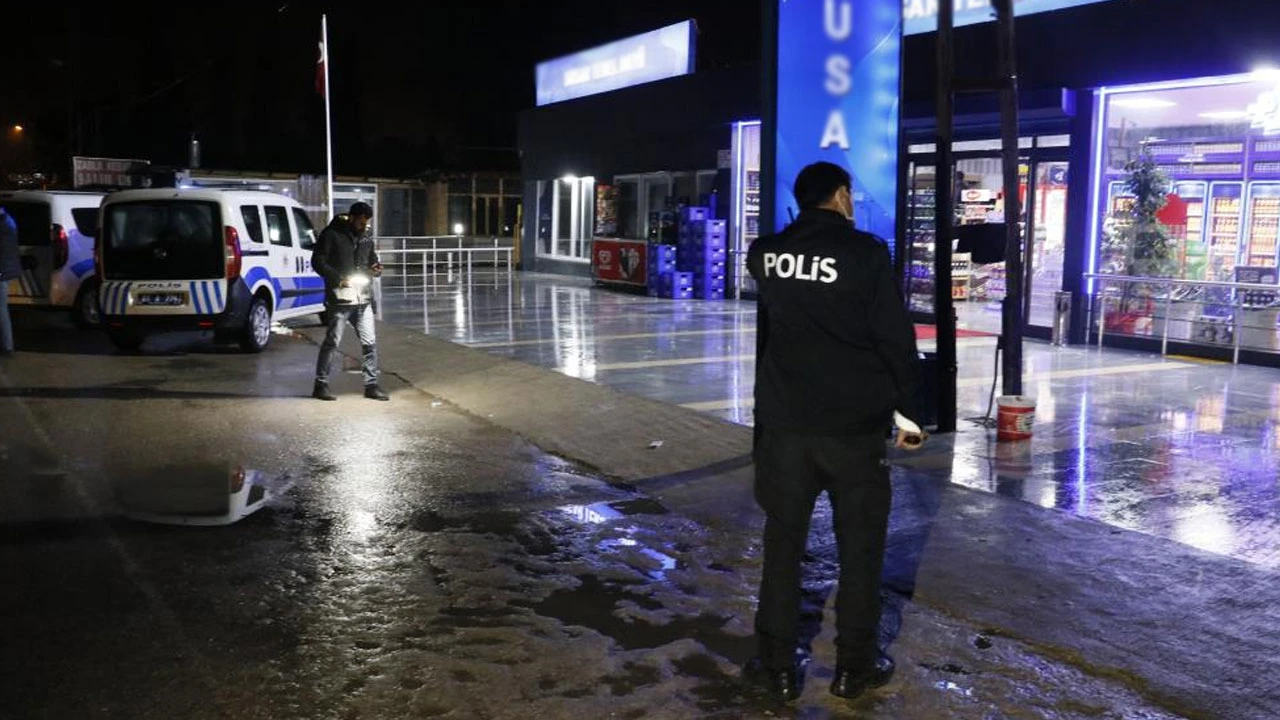 Adana'da sokak ortasında cinayet: 4 yerinden vurdular, hastaneye bırakıp kaçtılar
