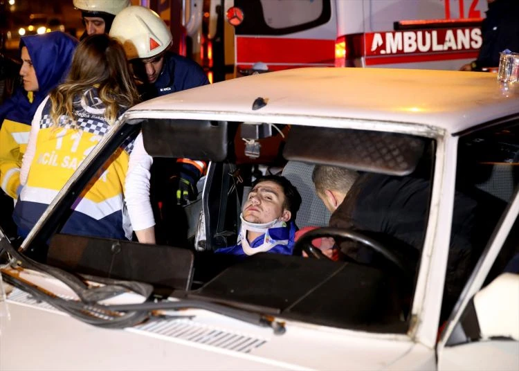 İstanbul'da feci kaza: 5 yaralı
