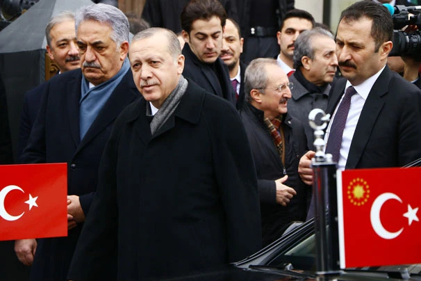 Erdoğan ile Yıldırım, cuma namazını Başyazıcıoğlu Camisi'nde kıldı