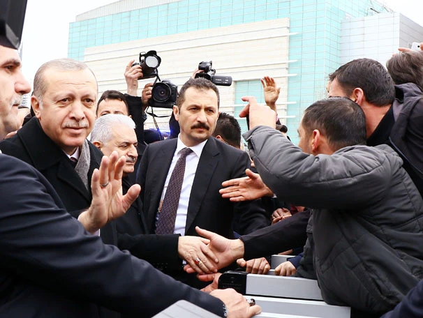 Erdoğan ile Yıldırım, cuma namazını Başyazıcıoğlu Camisi'nde kıldı