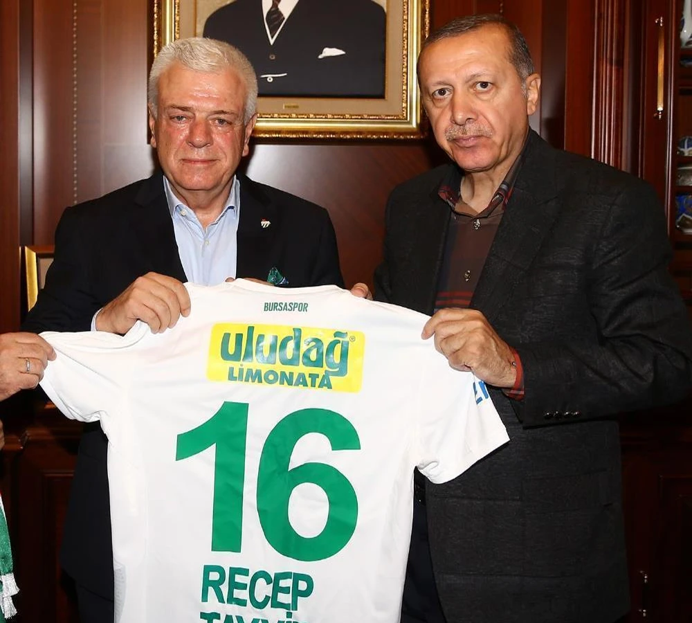 Cumhurbaşkanı Erdoğan’a '16' numaralı forma