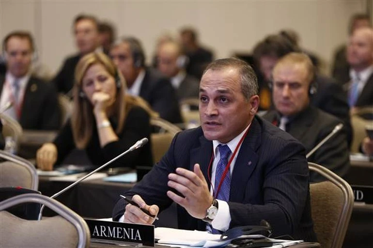 Hulusi Akar'dan Ermeni vekile tokat gibi sözler