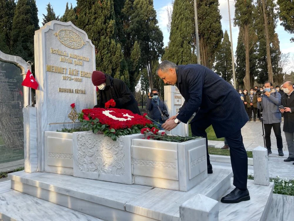 Mehmet Akif Ersoy vefatının 85’inci yılında kabri başında anıldı