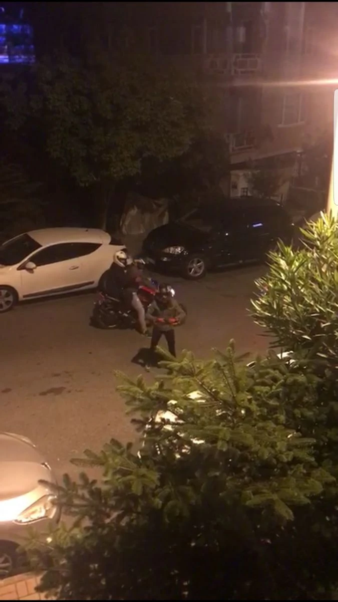 Hırsızlar kendilerini görüntüleyen adama ateş açtı