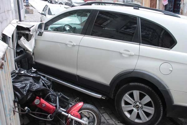 Evinde otururken dehşeti yaşadı! Perdeyi açıp böyle gösterdi...