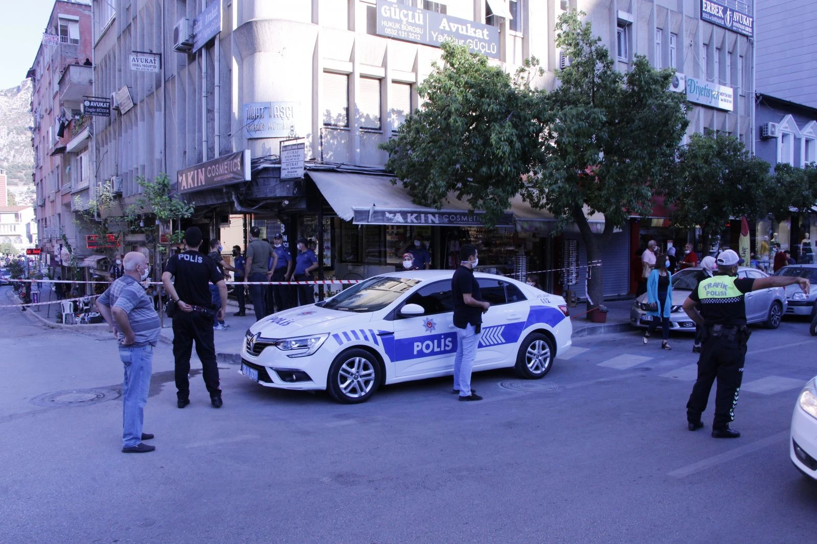 Ailesini rehin alan kişiye film gibi operasyon!