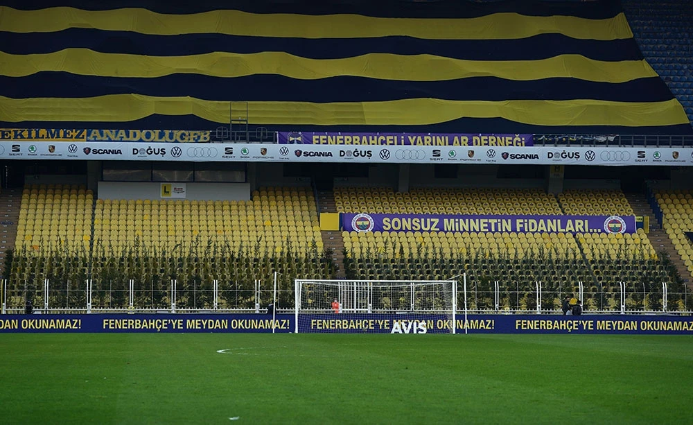 Fenerbahçe maçında tribünler fidanlarla donatıldı: Sağlık çalışanlarına anlamlı destek
