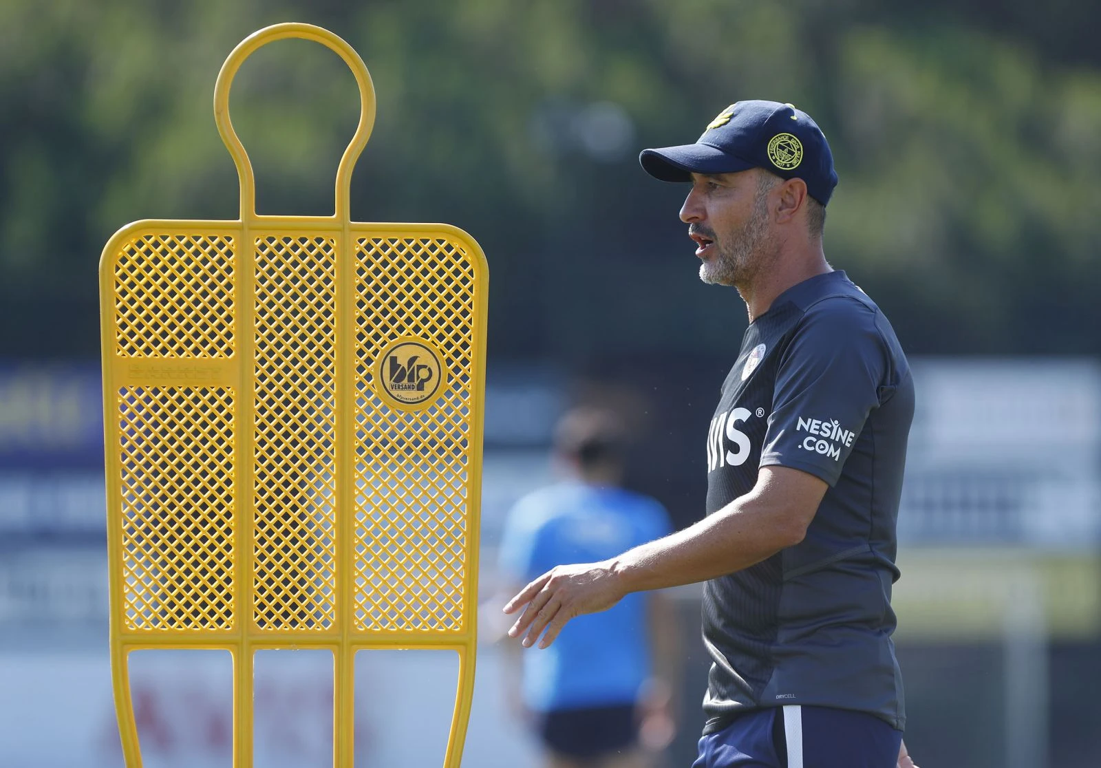 Fenerbahçe'de Serdar Aziz, Sinan Gümüş ve Mesut Özil takımla çalıştı