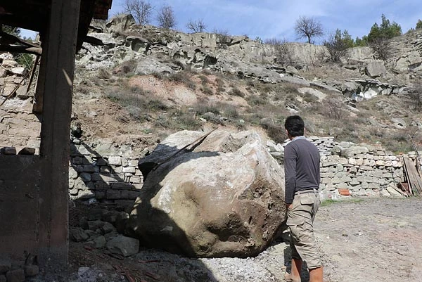 Bu köy korkudan uyuyamıyor