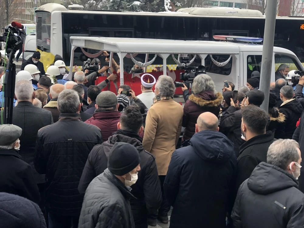 Yeşilçam'ın usta ismi Fatma Girik'e veda