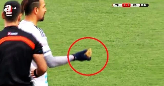 Fenerbahçe maçında taşlı saldırı