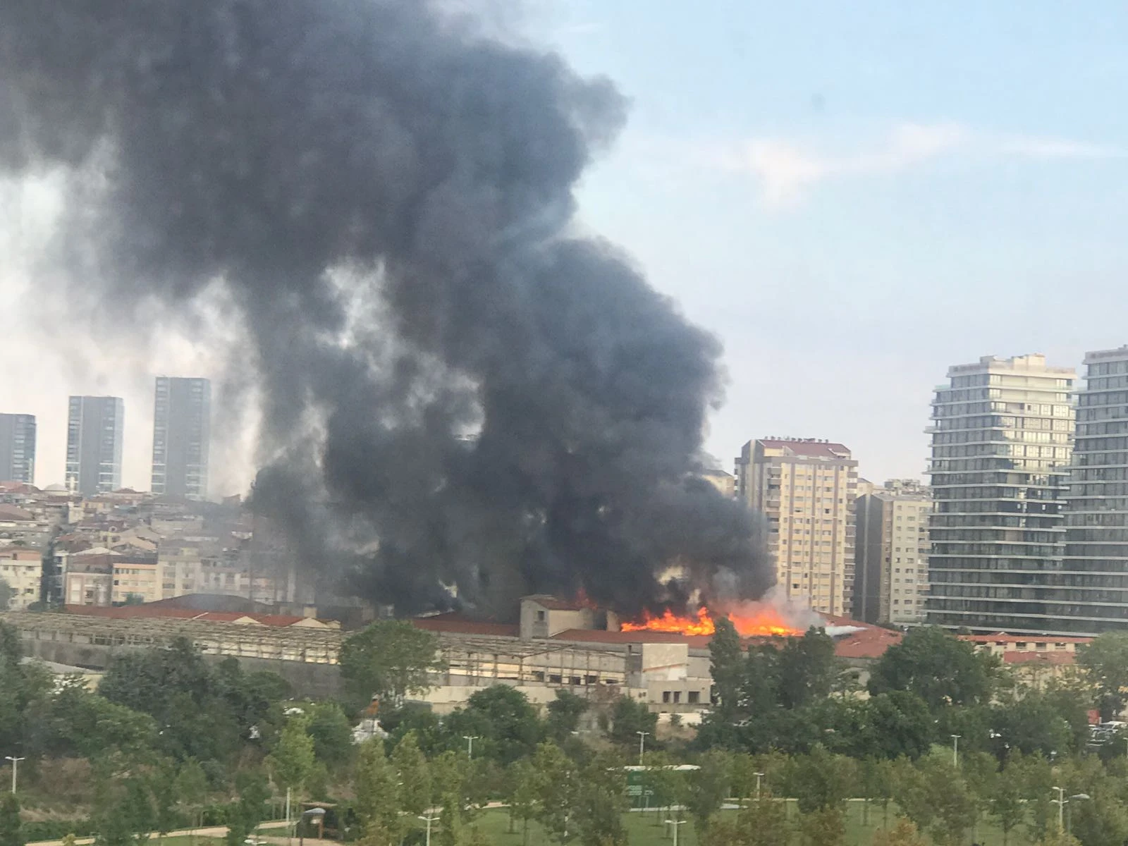 Zeytinburnu'nda korkutan yangın!