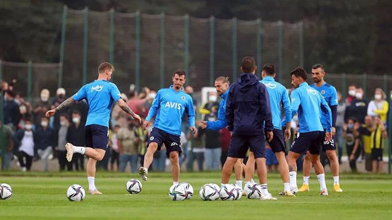 Fenerbahçe yönetiminden sert uyarı: Kendinize gelin kadro dışı kalırsınız