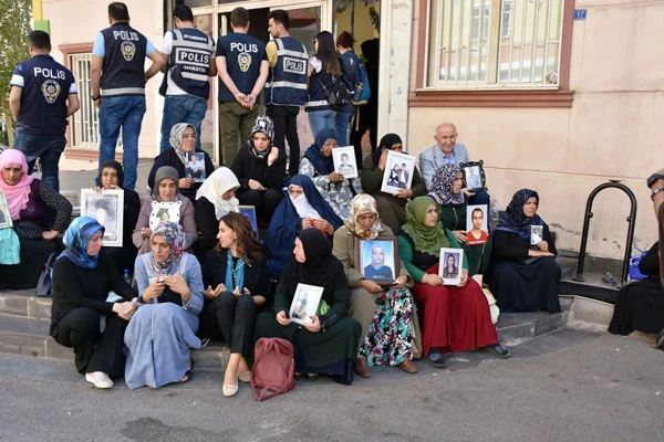 Burası birlik meydanı ‘Ana’dolu dile gelsin
