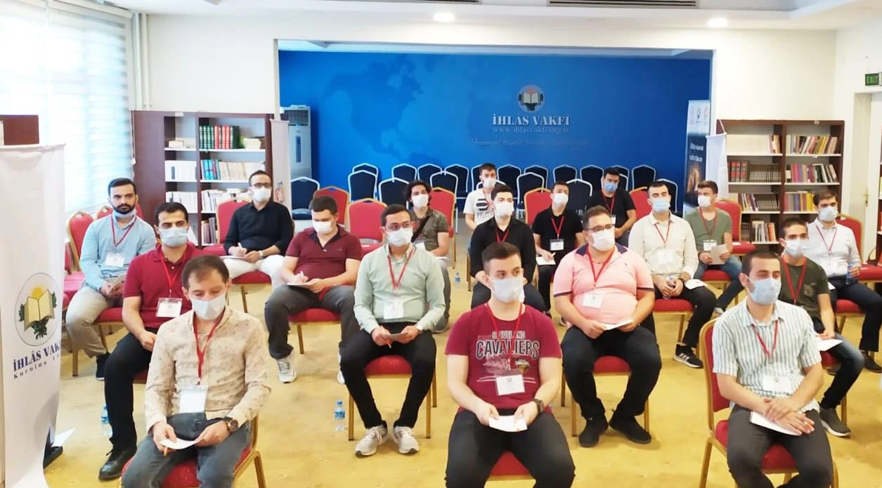 Teoriden pratiğe geçişte İhlas Vakfı gençlerin yanında