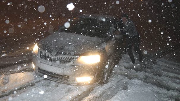 Bolu Dağı'nda etkili kar yağışı
