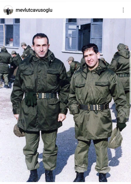 Dışişleri Bakanı Çavuşoğlu'ndan Afrin operasyonuna askerlik fotoğrafıyla destek