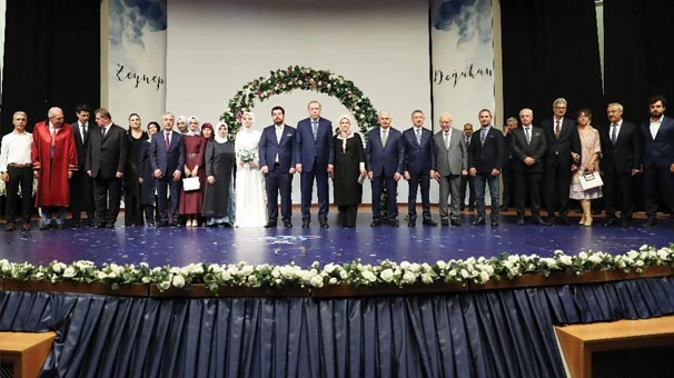 Cumhurbaşkanı Erdoğan ve eşi nikah törenine katıldı