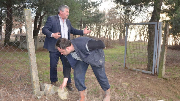 Mezarlığa gelenler gördükleri manzara karşısında dondu kaldı