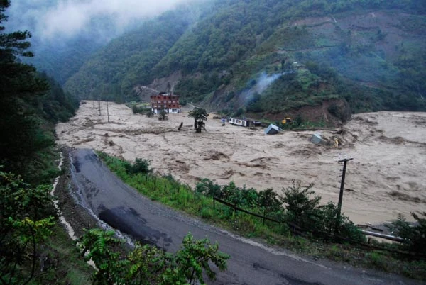 Bakan Eroğlu’ndan fotoğraflı ’kar erimesi’ uyarısı