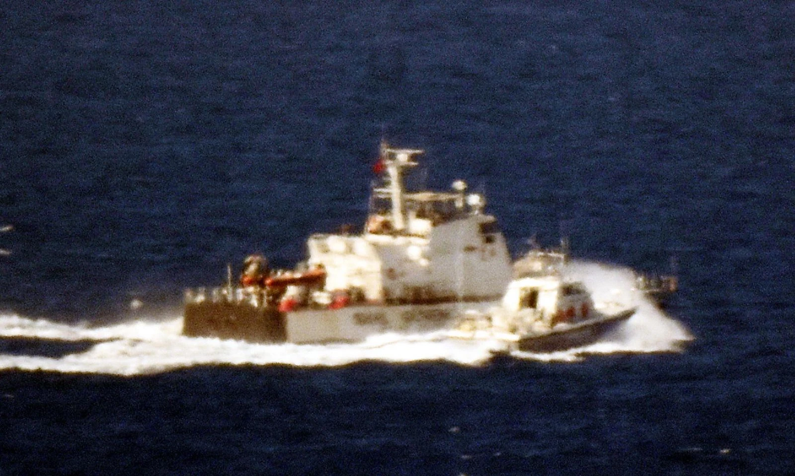 Kardak'ta sıcak gelişme, Türk botu Yunan botunu bölgeden uzaklaştırdı