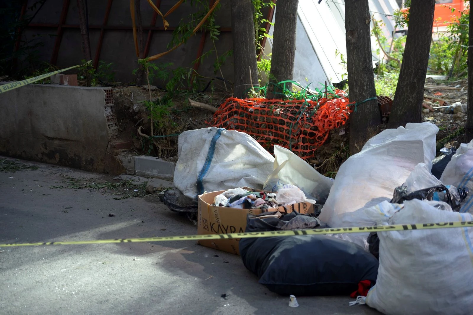 Bayrampaşa'da çuvalın içinde erkek cesedi bulundu