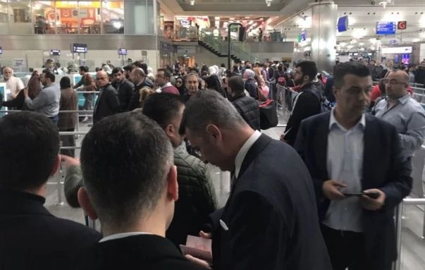 Cenk Tosun transferi için Londra'ya giden Beşiktaş Başkanı Fikret Orman