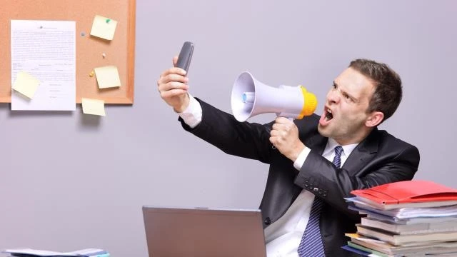 Müşterisi olmayan kadına fatura çıkardı