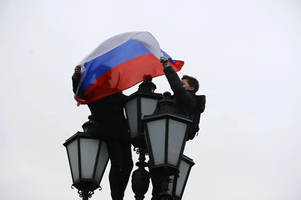 Rusya'da seçimleri protesto eden binlerce muhalif sokaklara çıktı