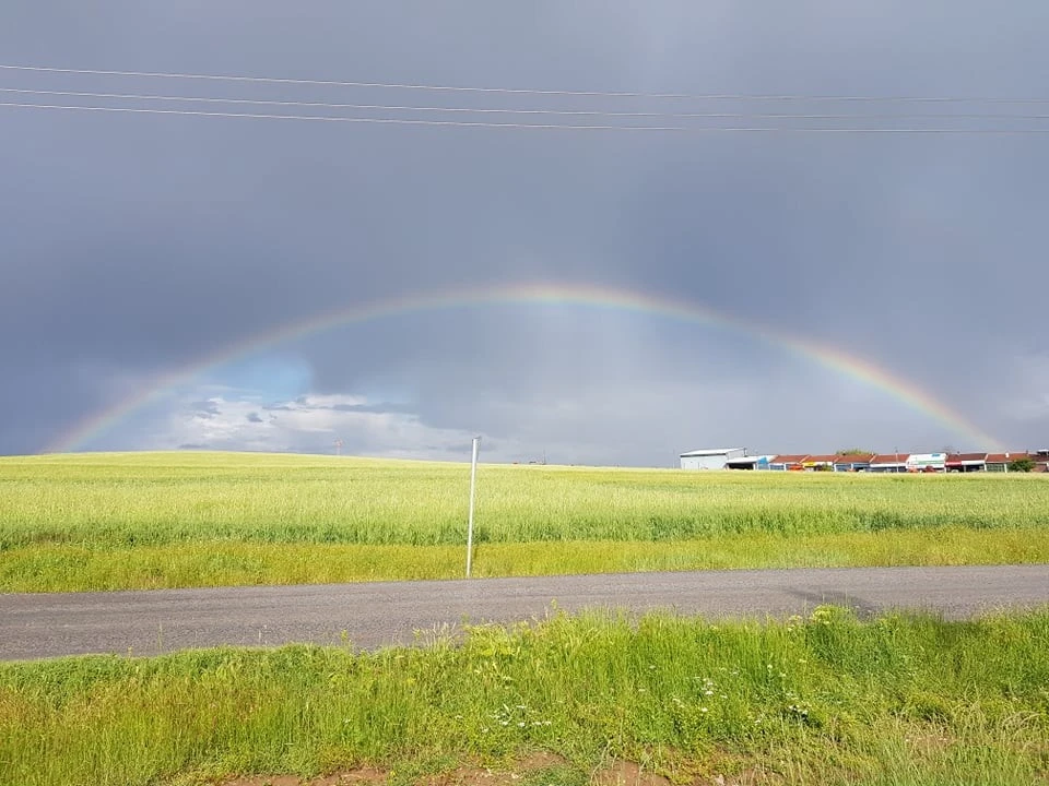 Yağmurun ardından çıkan gökkuşağı büyüledi