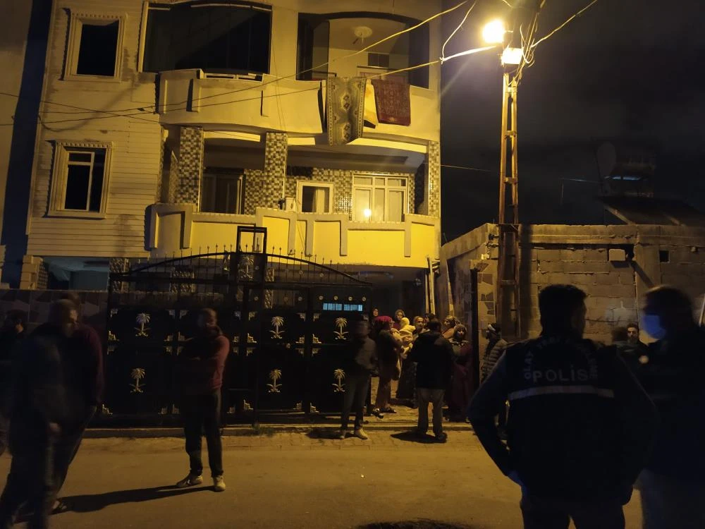 Evlenmelerine izin verilmeyince el ele tutuşup çatıdan atladılar