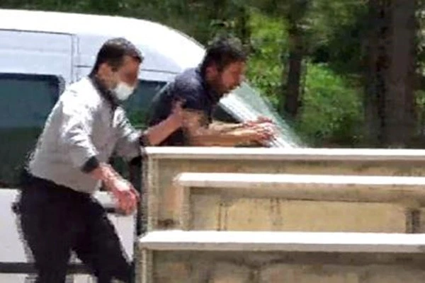 Gazeteciye tekmeli yumruklu saldırı