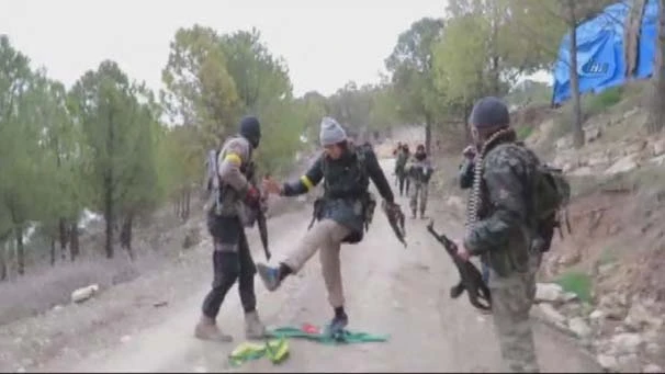 Türk askerleri YPG mevzilerini ele geçiriyor