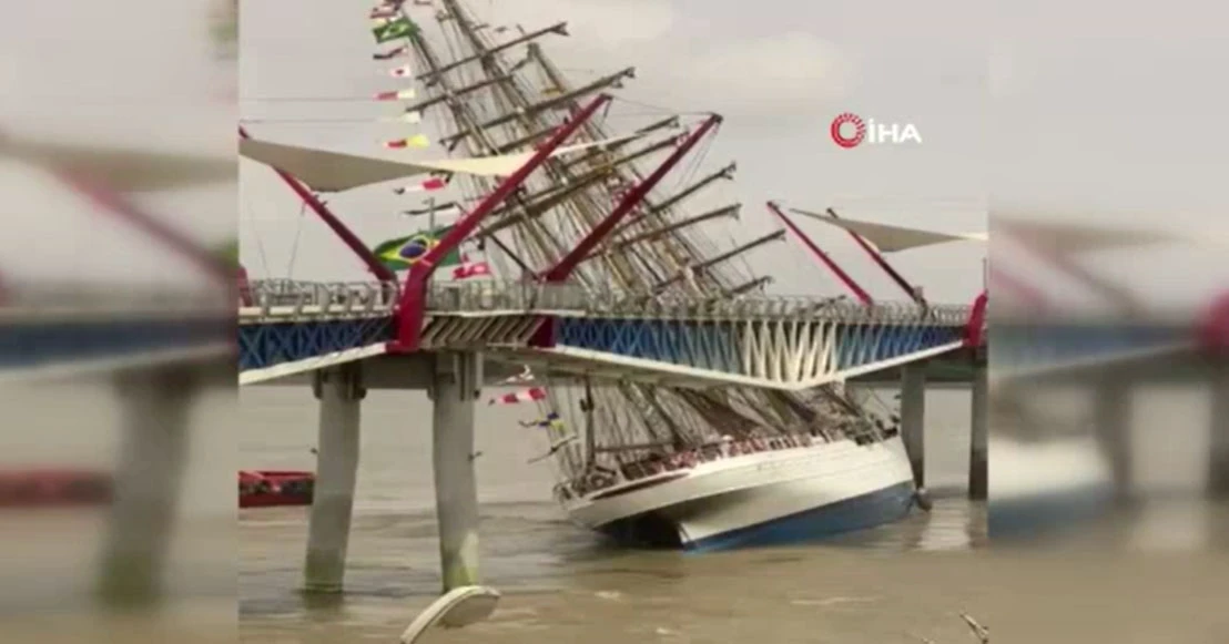 Ekvador'da yaya köprüsüne gemi çarptı