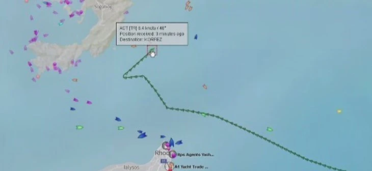 Yunan Sahil Güvenlik botundan Türk bayraklı gemiye uyarı ateşi