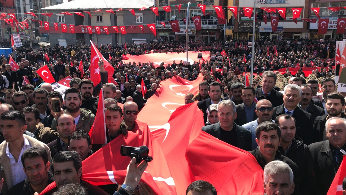Hakkari'de 'Bahar Kalkanı Harekatı'na destek yürüyüşü