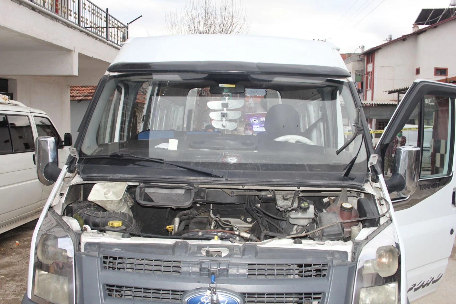 8 aylık hamile kadın araca düzenlenen silahlı saldırıda yaralandı