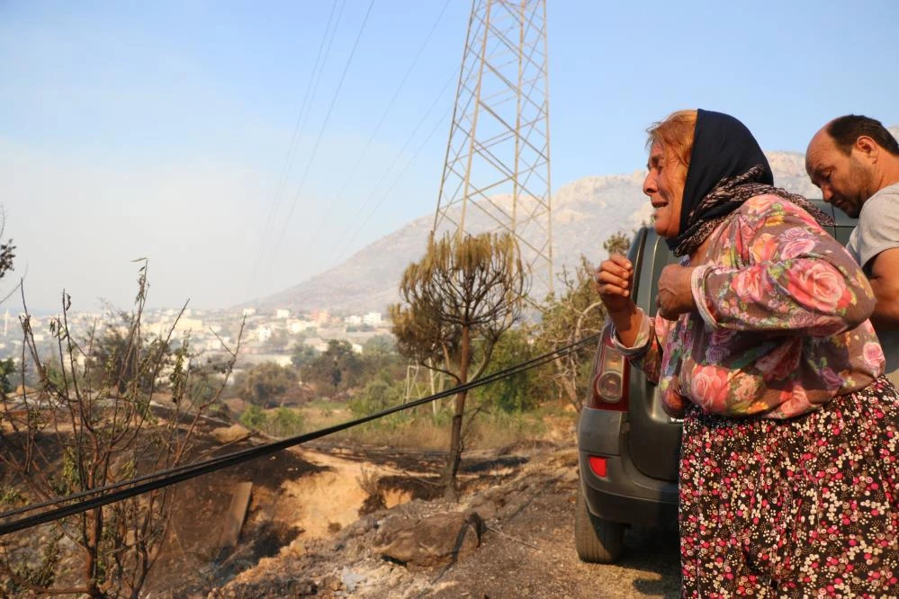 Yangında evi küle döndü: Hamide Teyze yürekleri dağladı