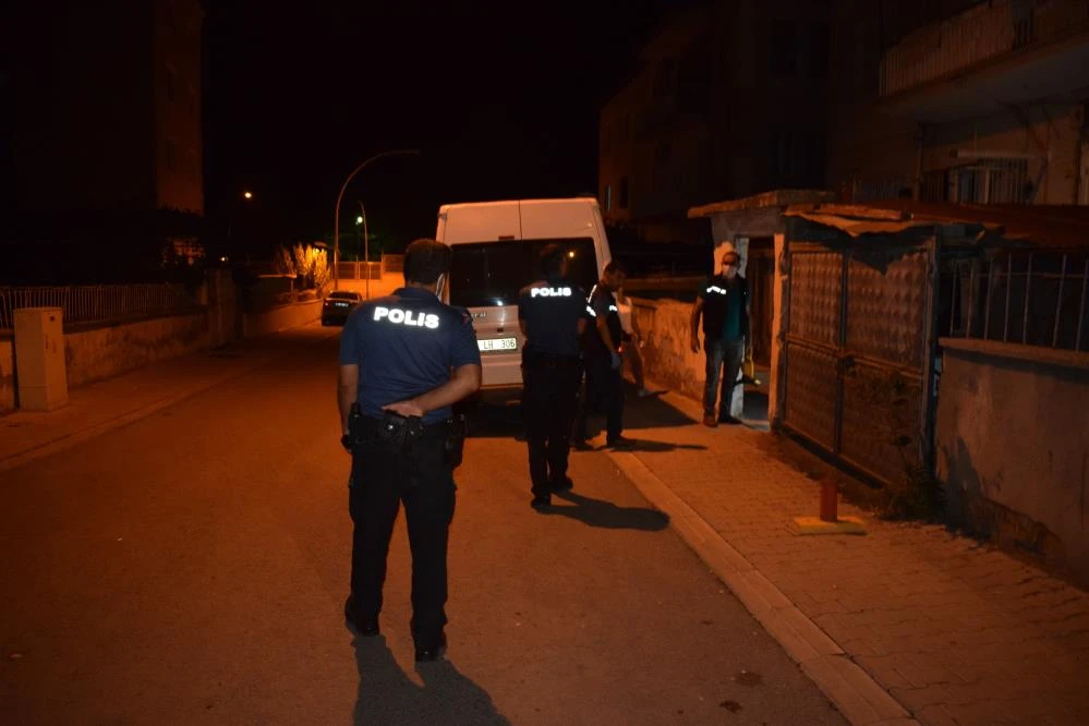 'Ölmeye geldim' diyen hırsız bacağından vuruldu