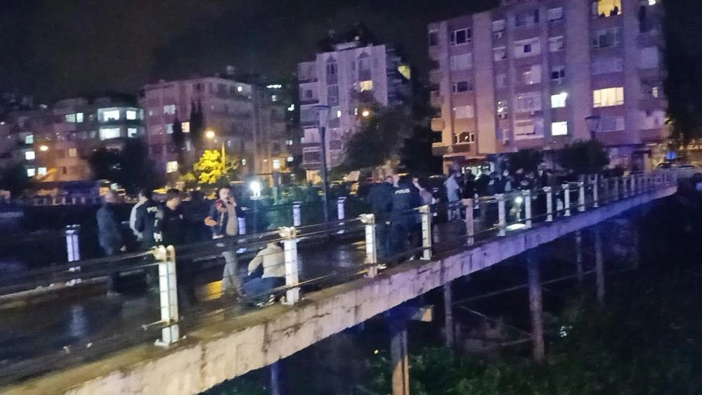 Asi Nehri’ne atlayan 3 gençten biri boğuldu