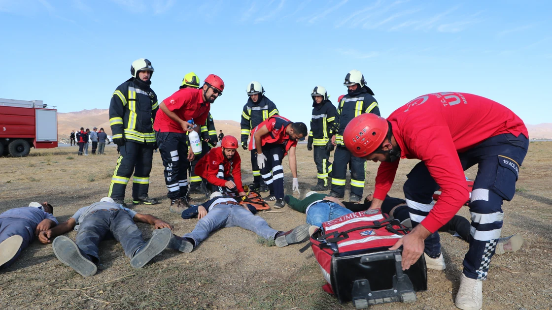 Yüksekova Selahaddin Eyyubi Havalimanı'nda yangın tatbikatı