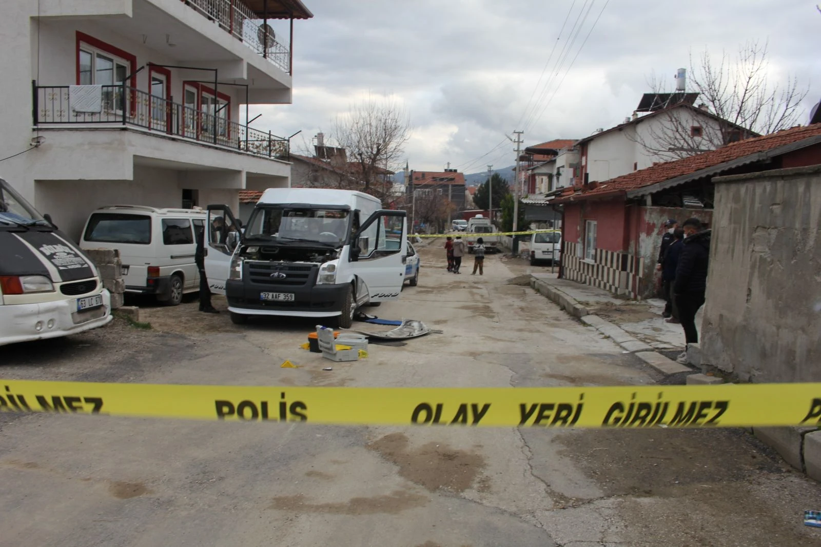 8 aylık hamile kadın araca düzenlenen silahlı saldırıda yaralandı