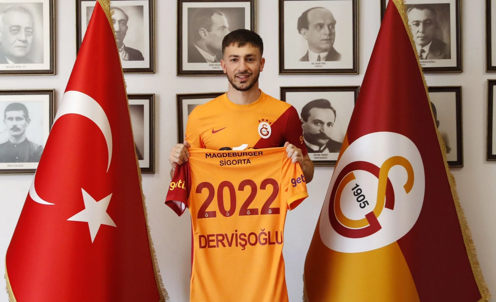 Halil Dervişoğlu resmen Galatasaray'da! Son dakika transfer haberi...