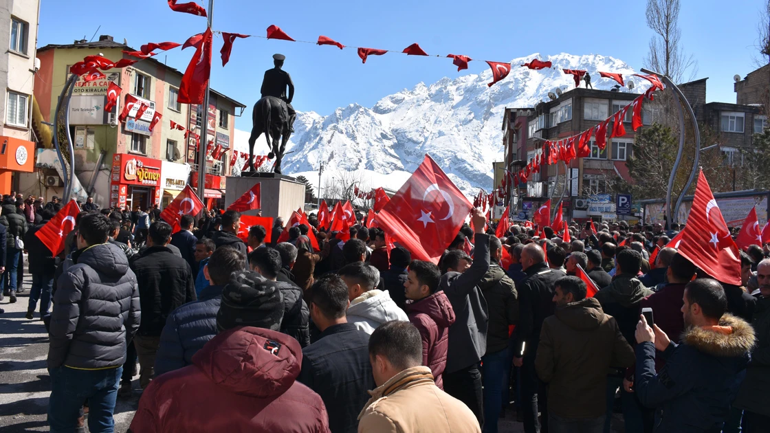 Hakkari'de 'Bahar Kalkanı Harekatı'na destek yürüyüşü