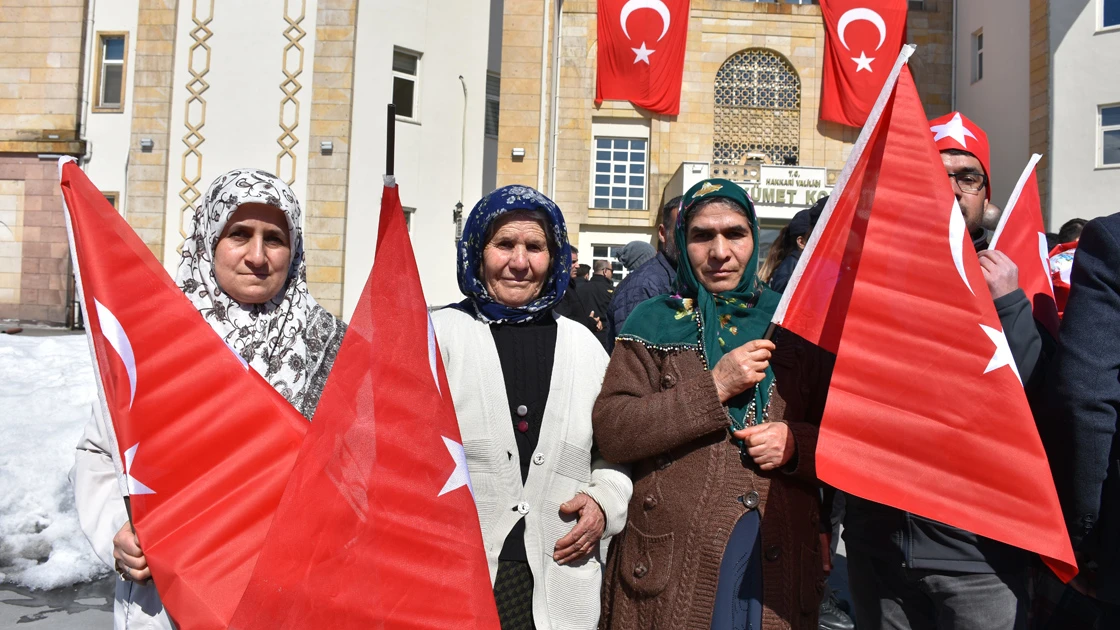 Hakkari'de 'Bahar Kalkanı Harekatı'na destek yürüyüşü