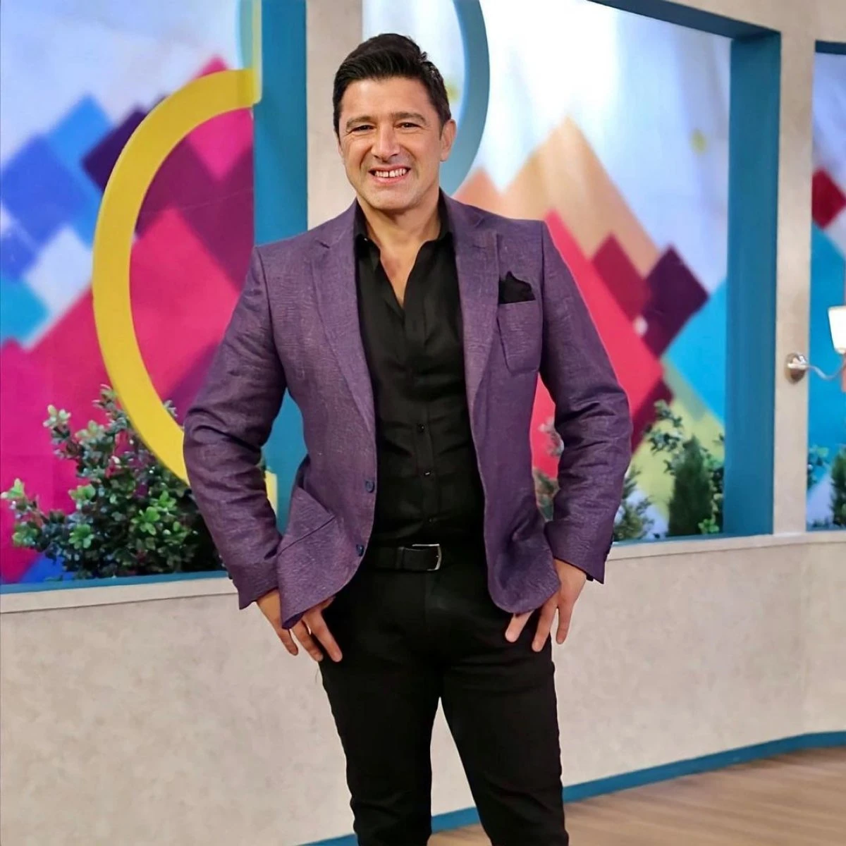 Hakan Ural'dan koronavirüsten kurtulma önerisi: Bill Gates'i tutuklayın