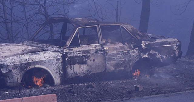 Yanan yer tekrar alevlendi, bir evde tüp patladı