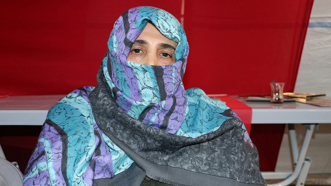 HDP önünde eylem yapan babaanne torununa kavuştu